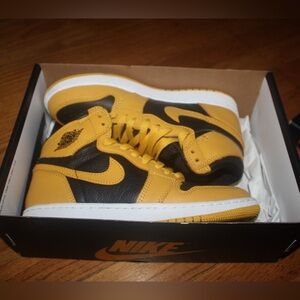Nike Black and Yellow High-Top Sneakers | WOMEN’S 7